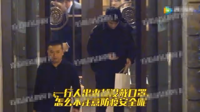 何猷君懶理孫雨「綠帽」風波,開心與好友約飯,路邊抽菸姿勢老練