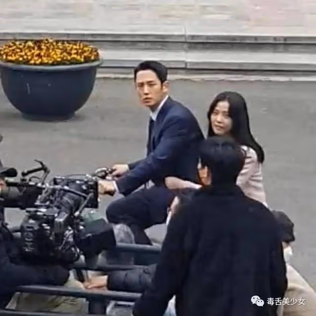 拍這個，她虧大了？