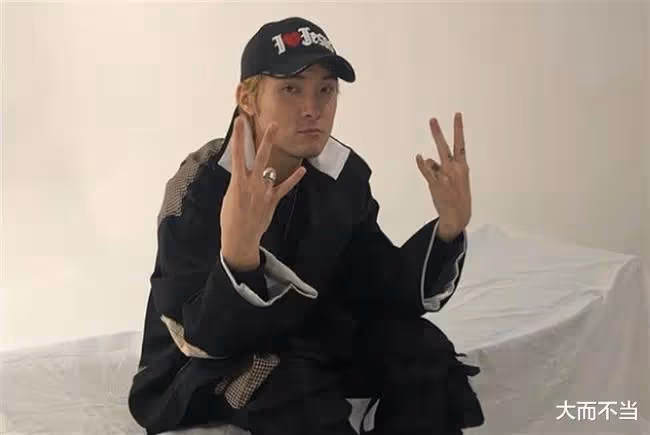 網友舉報32歲男歌手：因吸毒多次被警方傳喚，毆打女友險致其自殺