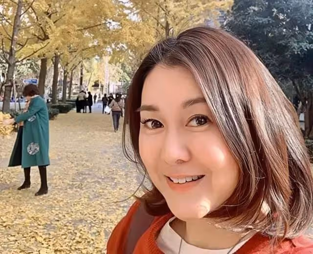 香港著名女星改名後罕見現身,打肉毒桿菌留下後遺症,蘋果肌搶鏡