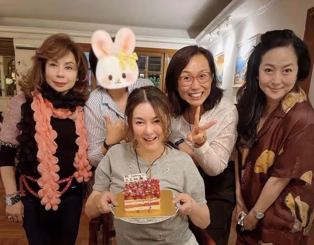 香港著名女星改名後罕見現身,打肉毒桿菌留下後遺症,蘋果肌搶鏡