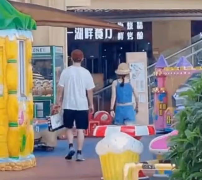 曝張雨劍吳倩已辦離婚手續,兩人均未回應,男方曾立單身人設吸粉
