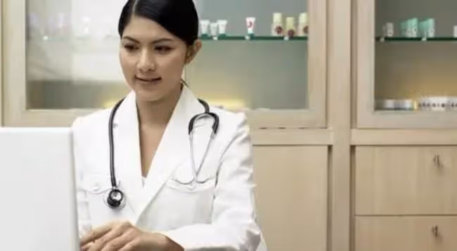 我找了個吃軟飯的小白臉，前任找我時，他躲在帘子後面