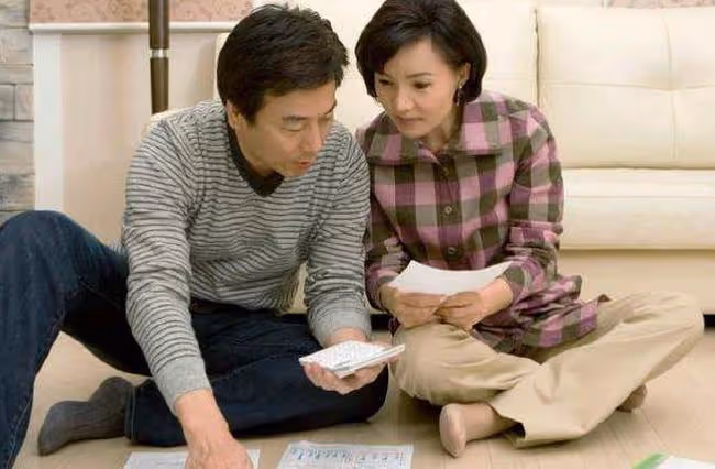 13年的婚姻,從不參加應酬的老公,下樓取報紙後我的婚姻陰天了