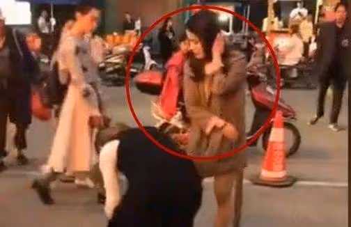 入獄後,老婆難忍寂寞再嫁,出來後她又哭著回來找我