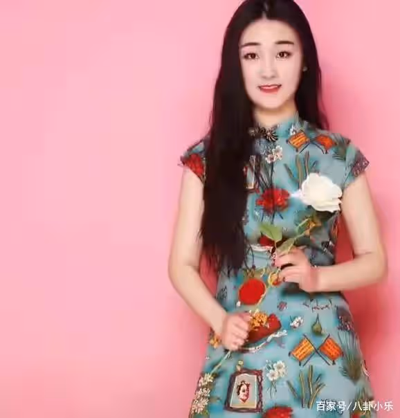 陳亞男「人紅是非多」，土豪在線刷禮物表白，準備百萬鑽戒求婚
