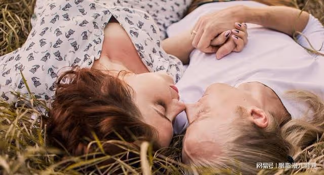 結婚前半年,婆婆拿首付陪同去買婚房,去趟洗手間後女子馬上悔婚