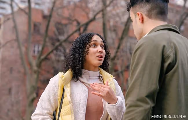結婚三個月，老公和婆婆聯手要求上交嫁妝，逼的姑娘有家不能回
