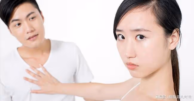 離婚一年後,前婆婆上門求我養老:我是你前婆婆,我:滾出去