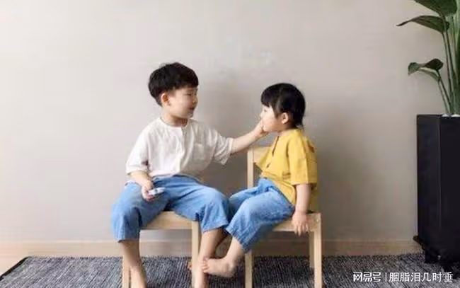 生賠錢貨也遺傳!孫女滿月宴,婆婆當眾羞辱親家,結果被打臉