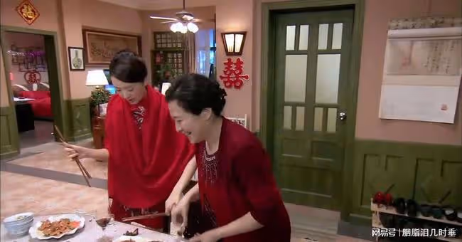 生賠錢貨也遺傳！孫女滿月宴，婆婆當眾羞辱親家，結果被打臉