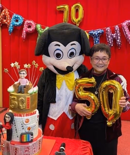 知名娛記70大壽,數十位明星共聚一堂,葉童喝到滿臉通紅太盡興