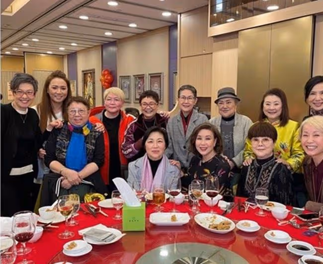 知名娛記70大壽,數十位明星共聚一堂,葉童喝到滿臉通紅太盡興