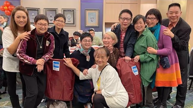 知名娛記70大壽,數十位明星共聚一堂,葉童喝到滿臉通紅太盡興