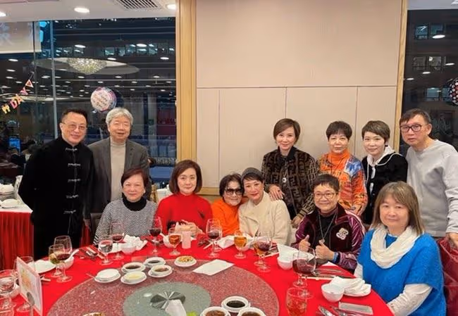 知名娛記70大壽,數十位明星共聚一堂,葉童喝到滿臉通紅太盡興