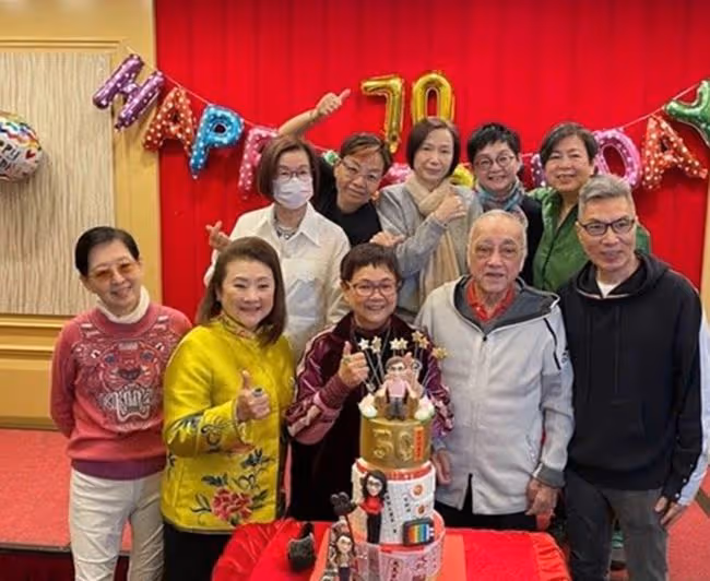 知名娛記70大壽，數十位明星共聚一堂，葉童喝到滿臉通紅太盡興