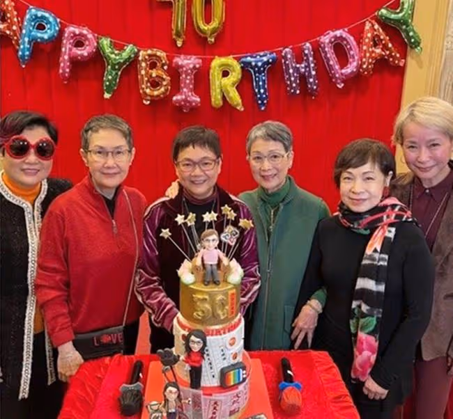 知名娛記70大壽，數十位明星共聚一堂，葉童喝到滿臉通紅太盡興