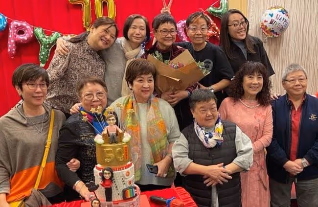 知名娛記70大壽，數十位明星共聚一堂，葉童喝到滿臉通紅太盡興