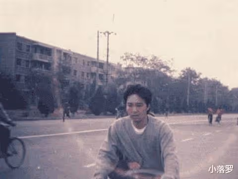 30張明星罕見照,張張都充滿青春的氣息