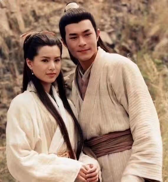 趙雅芝罕見同框李若彤,穿仙女裙似凍齡,兩不老女神親密牽手熱聊