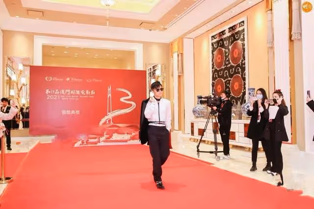 澳門國際電影節:謝霆鋒廚子變影帝,徐帆奪影后,鄭愷殺出重圍
