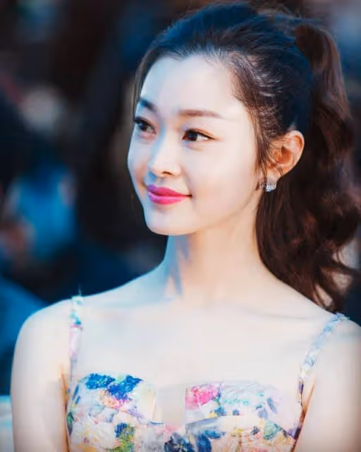 宋軼的十年上位史，萬年女配終成女主角