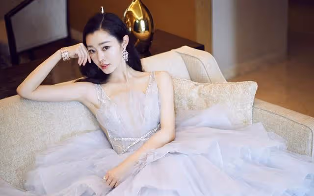 宋軼的十年上位史，萬年女配終成女主角