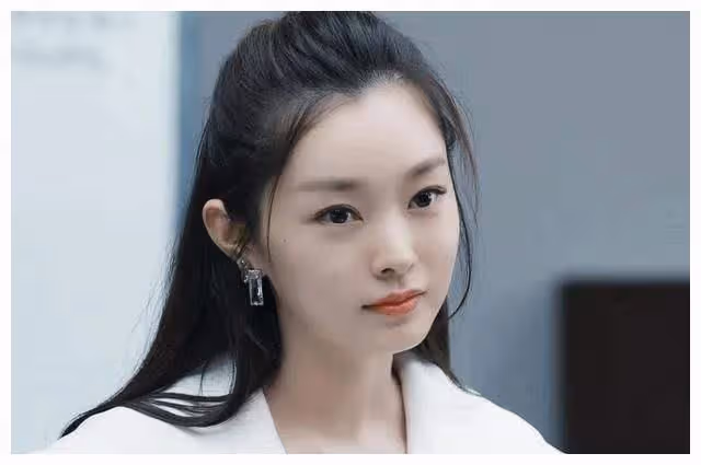 宋軼的十年上位史，萬年女配終成女主角