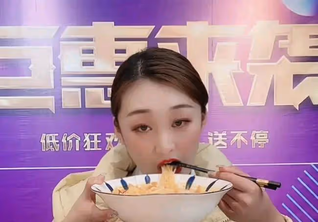 陳亞男刪分手文,有人發出她帶著禮物去大衣哥家視頻,什麼情況?