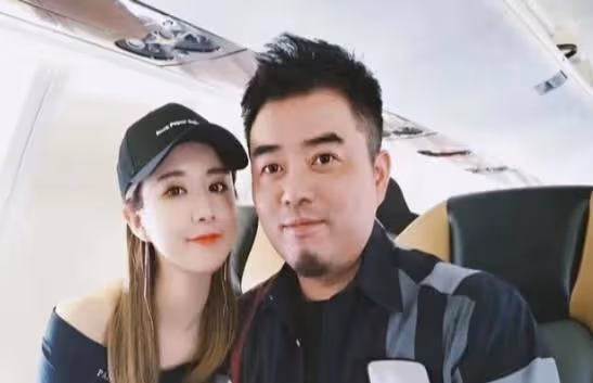 薇婭創業18年,幕後打理錢財的老公董海鋒,到底是何來歷?