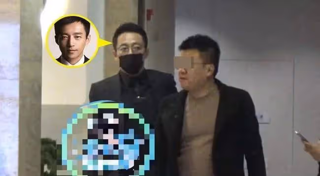汪小菲深夜乘豪車接美女回家,女方身材高挑,被拍已不止一次