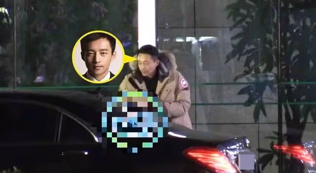 汪小菲深夜乘豪車接美女回家,女方身材高挑,被拍已不止一次