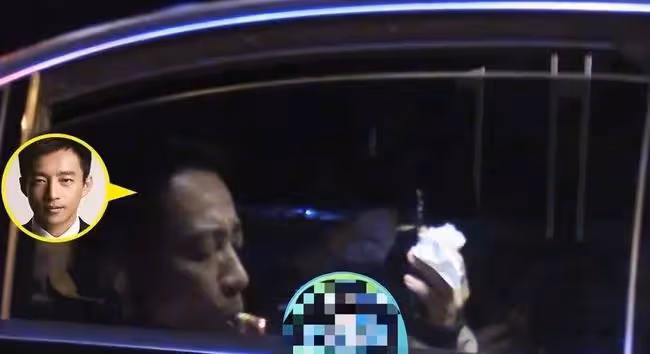 汪小菲深夜乘豪車接美女回家,女方身材高挑,被拍已不止一次