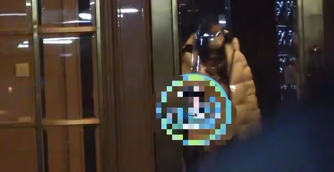 汪小菲深夜乘豪車接美女回家，女方身材高挑，被拍已不止一次
