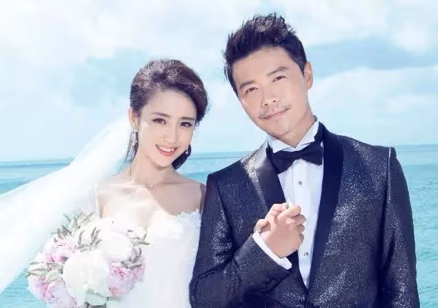 佟麗婭逆襲人生，從「醜小鴨」到「白天鵝」，離婚後徹底放飛自我