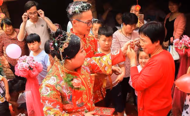 姑娘說家裡財產都是弟弟的,小伙拍案而起:憑什麼,我不同意