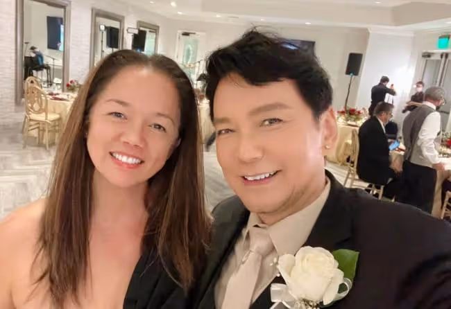 老戲骨送73歲親姐出嫁，大讚外國姐夫很紳士！新郎新娘擁吻太浪漫