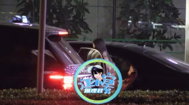 汪小菲否認出軌後，攜與美女一同回家，網友疑扒出女方身份