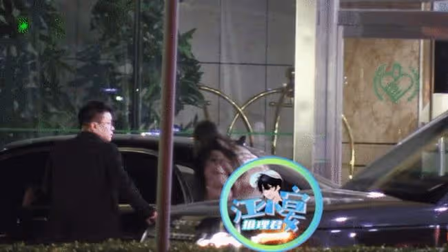 汪小菲否認出軌後，攜與美女一同回家，網友疑扒出女方身份