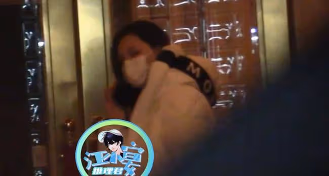 汪小菲否認出軌後,攜與美女一同回家,網友疑扒出女方身份