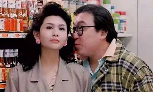 一眾老戲骨聚會!55歲關秀媚仍貌美,與小7歲男星相戀15年不結婚
