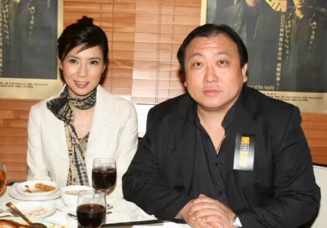 一眾老戲骨聚會！55歲關秀媚仍貌美，與小7歲男星相戀15年不結婚