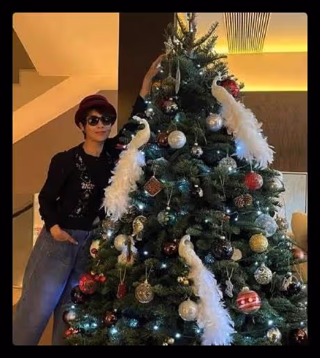 59歲梁朝偉罕曬近照,在上海豪宅過平安夜狀態佳,身邊不見劉嘉玲