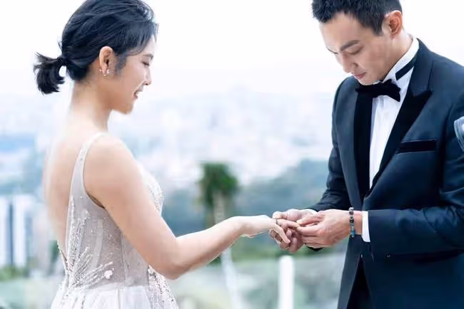 恭喜!36歲男星求婚成功,假借工作之名騙女友上山,對方感動落淚