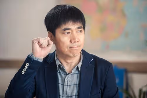 「邢捕頭」范明:將大6歲二婚妻子當成寶,對繼子視如己出