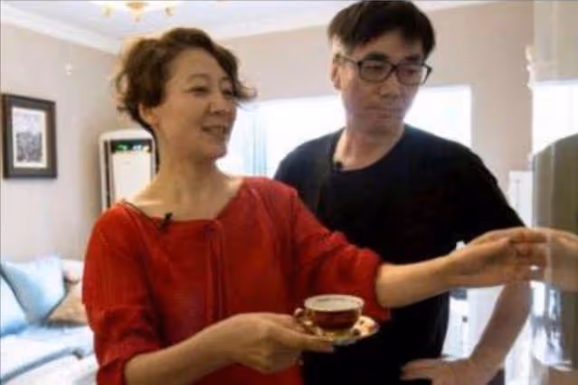 「邢捕頭」范明:將大6歲二婚妻子當成寶,對繼子視如己出