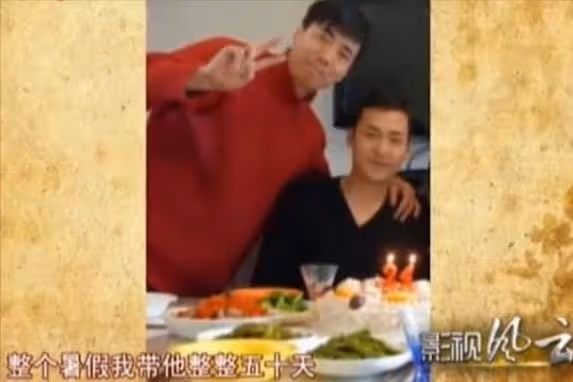 「邢捕頭」范明:將大6歲二婚妻子當成寶,對繼子視如己出