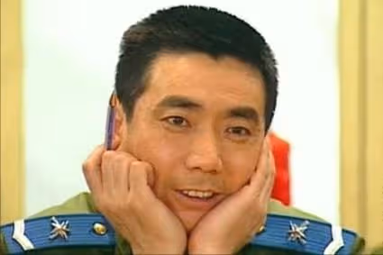 「邢捕頭」范明:將大6歲二婚妻子當成寶,對繼子視如己出