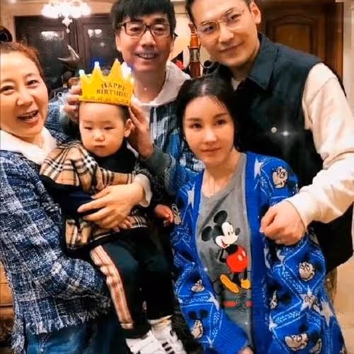 「邢捕頭」范明:將大6歲二婚妻子當成寶,對繼子視如己出