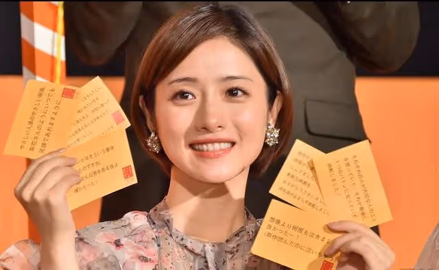 石原里美婚後生活成謎,日本媒體紛紛質疑其婚姻的真實性